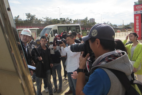 15家中央、省、市媒体聚焦市政分公司盘龙区公租房建设情况