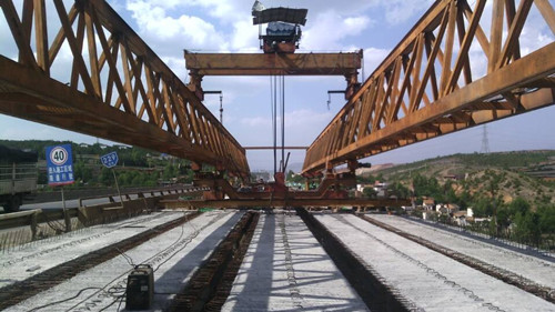 麻昭高速公路K101+283大桥吊装工作圆满完成