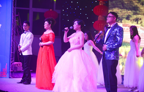 心?起航   梦?飞扬——公司举办 “奔跑吧，云南二建”2015年度先进表彰暨迎新春文艺晚会