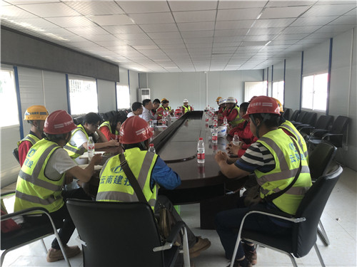 公司领导深入三直永善易迁项目与职工交心谈心