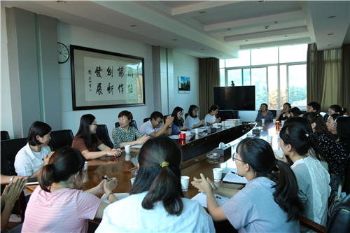 公司党委召开党员干部家属座谈会