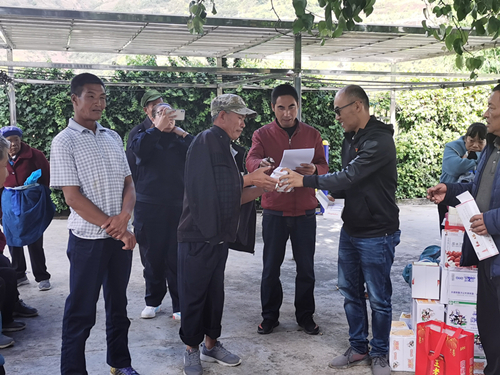 【节日慰问】六兰项目在九九重阳节慰问拉井镇敬老院老人