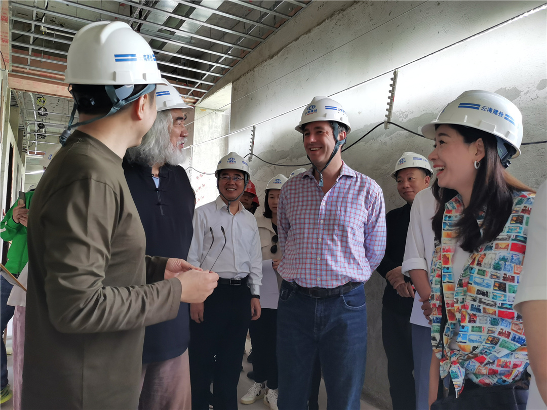 【调研检查】导演张纪中、企业家胡润一行调研景迈古树茶小镇1期A地块建设项目