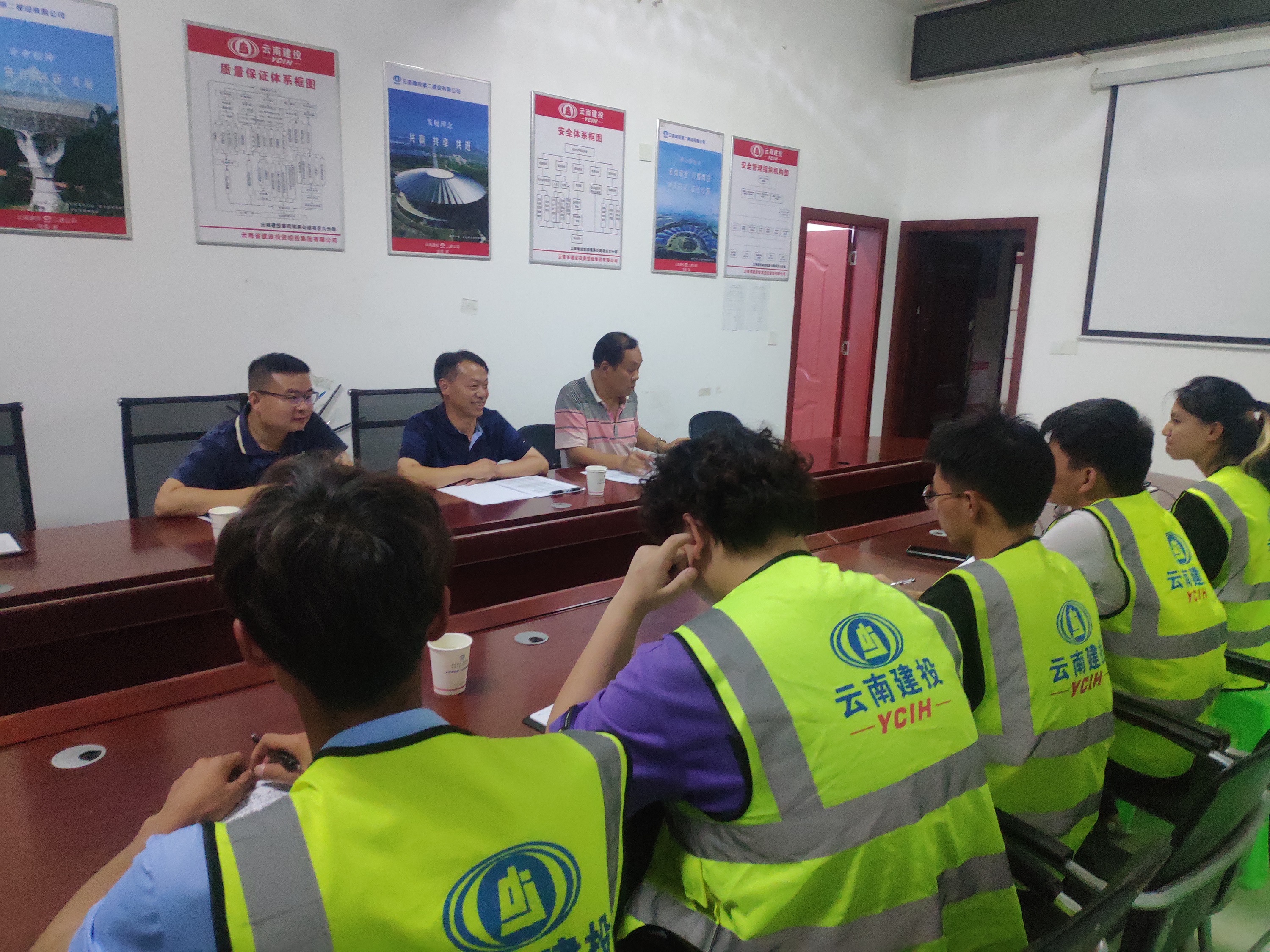 【我为群众办实事】陈定华带队到路桥分公司镇果高速六分部检查指导工作