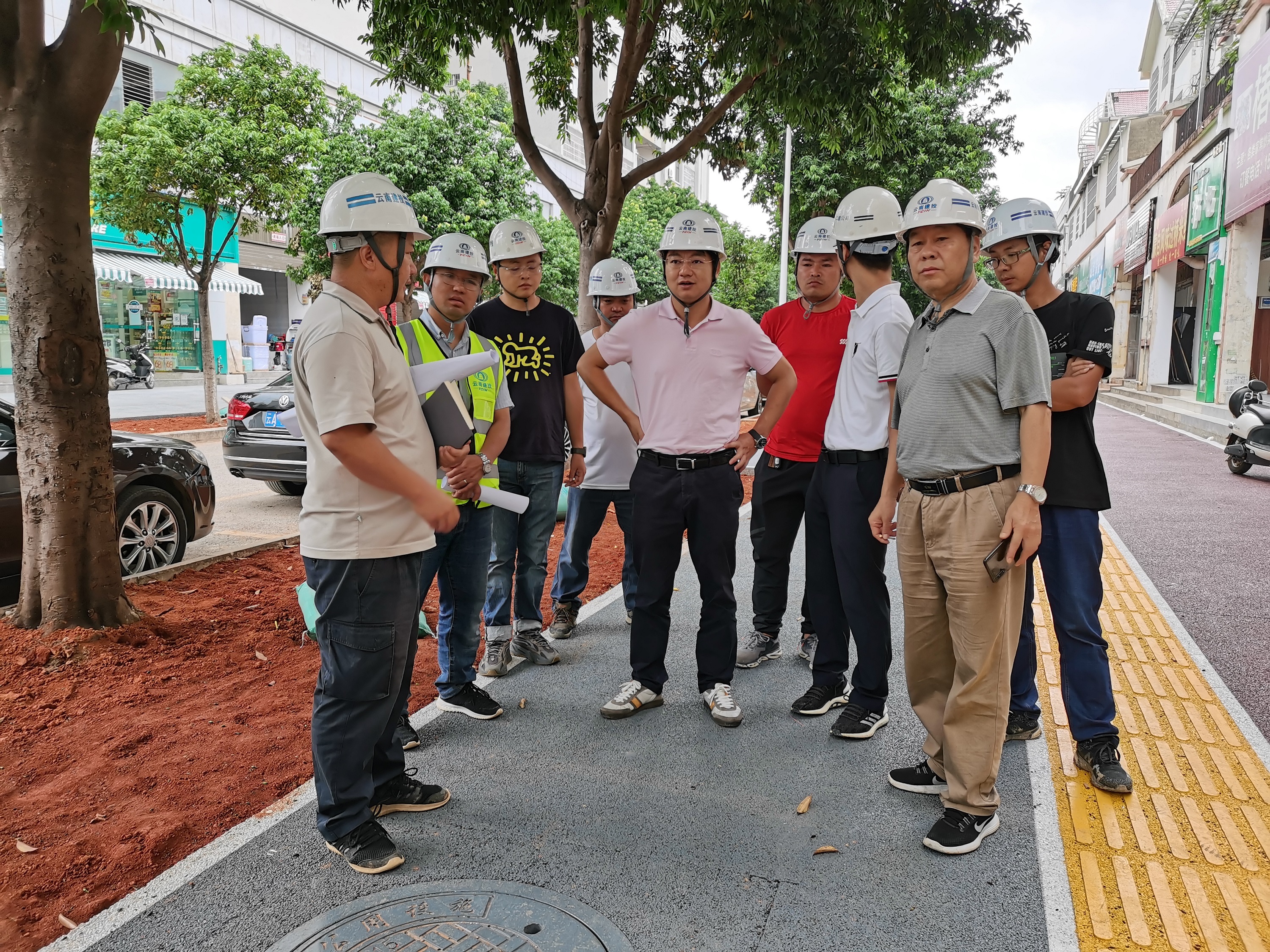 【我为群众办实事】万向遵一行调研文山市城区道路人行道铺装工程（一期）勘察、设计、施工总承包（EPC）项目