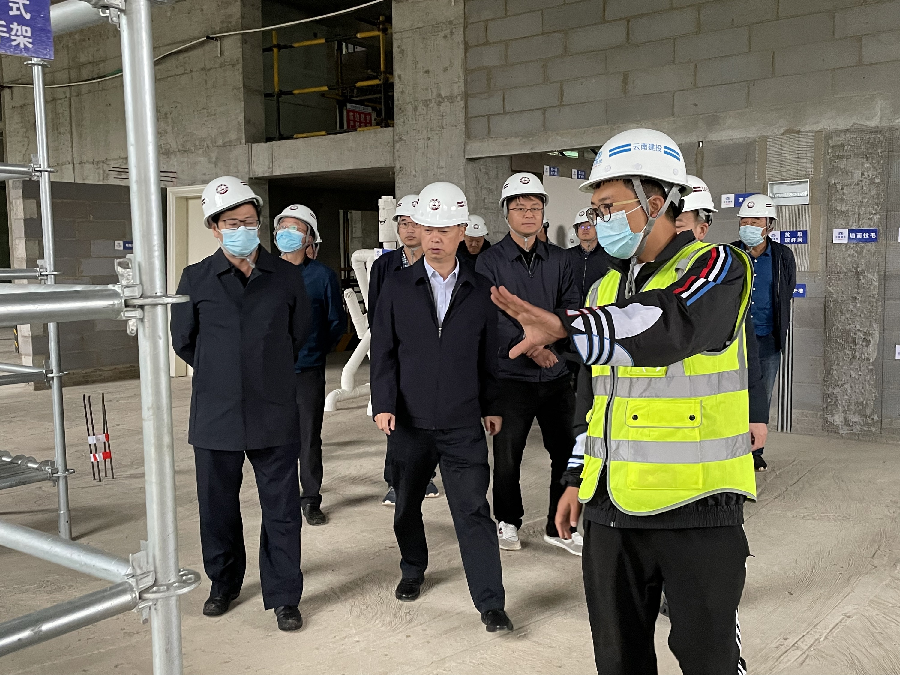 【调研检查】宣威市市长到宣威市中医医院门诊综合楼工程施工项目调研