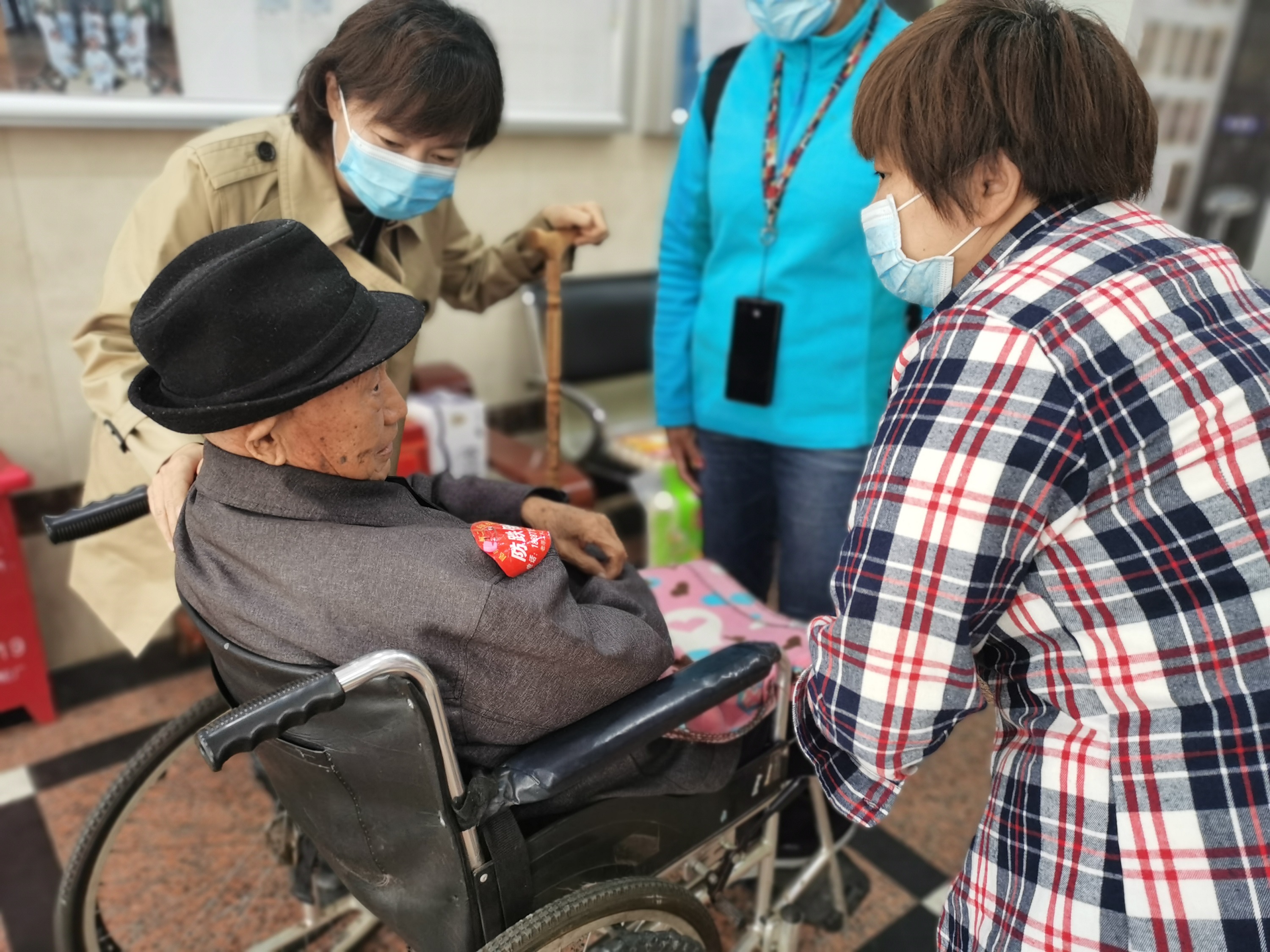 【我为群众办实事】公司领导重阳节之际看望慰问离休干部及退休职工