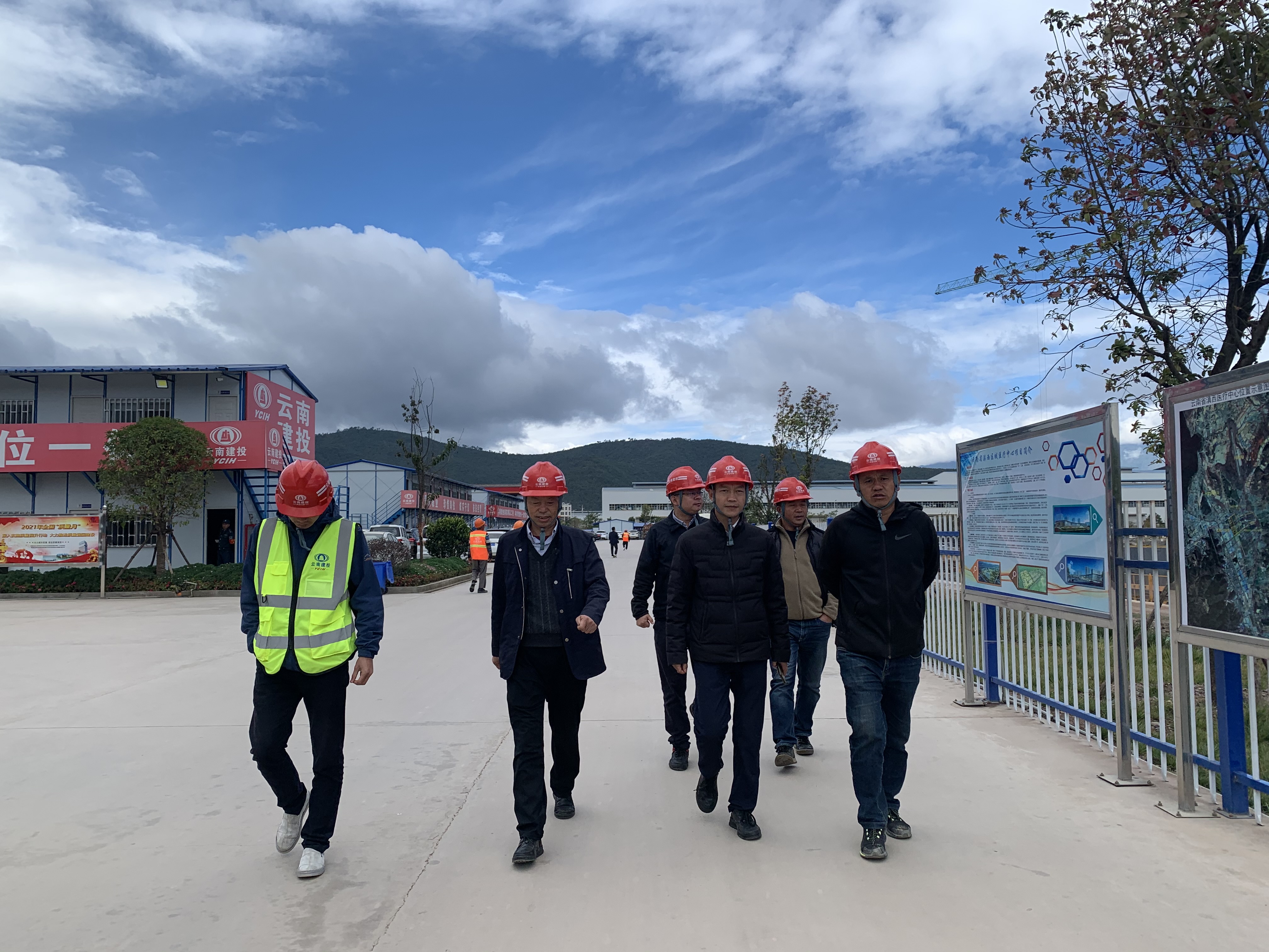 【我为群众办实事】陈定华、董学友一行到滇西区域医疗中心项目调研铝模应用情况