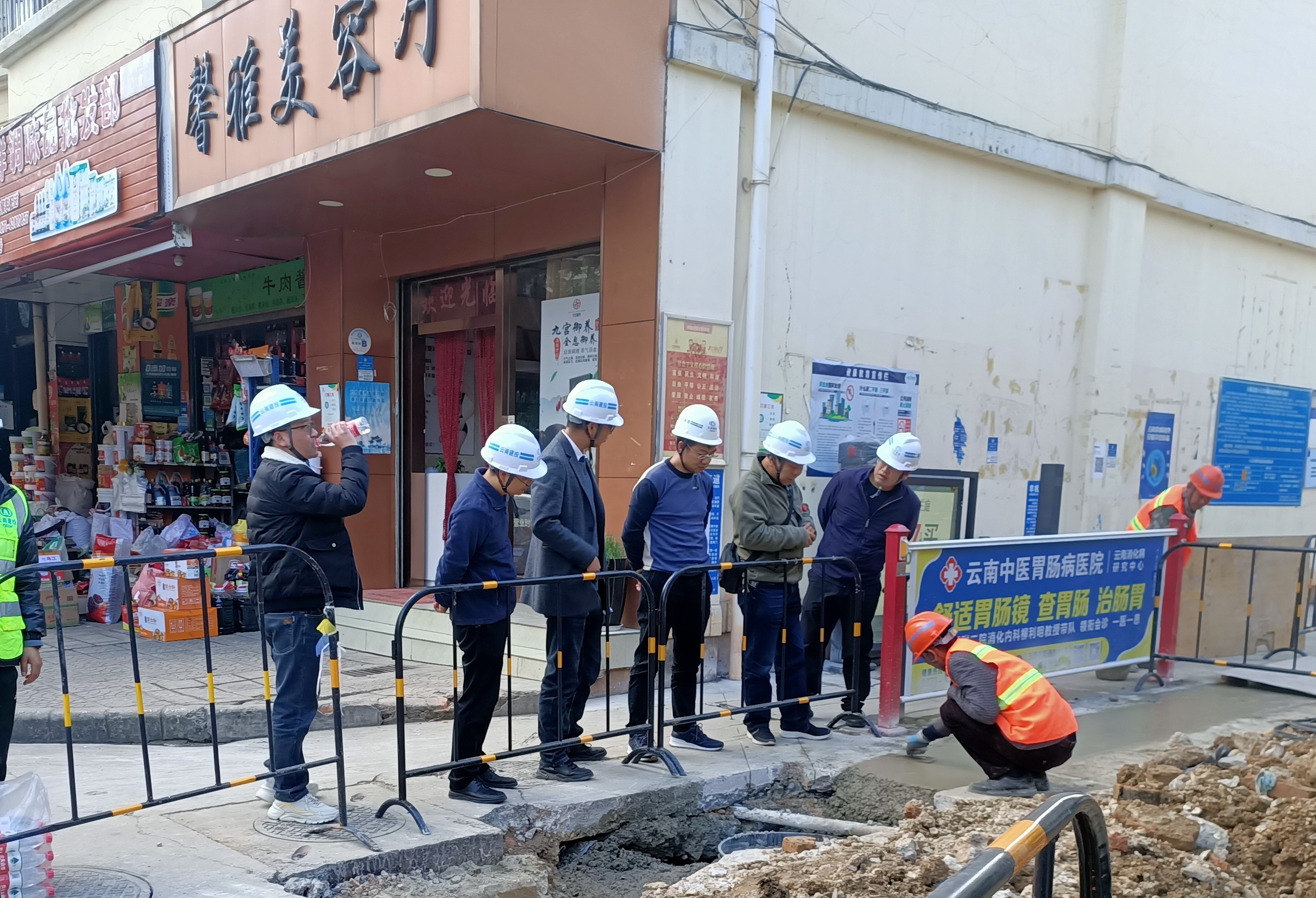 【我为群众办实事】万向遵一行到第五直管部盘龙区金星立交大沟汇流区雨污分流一期项目调研指导