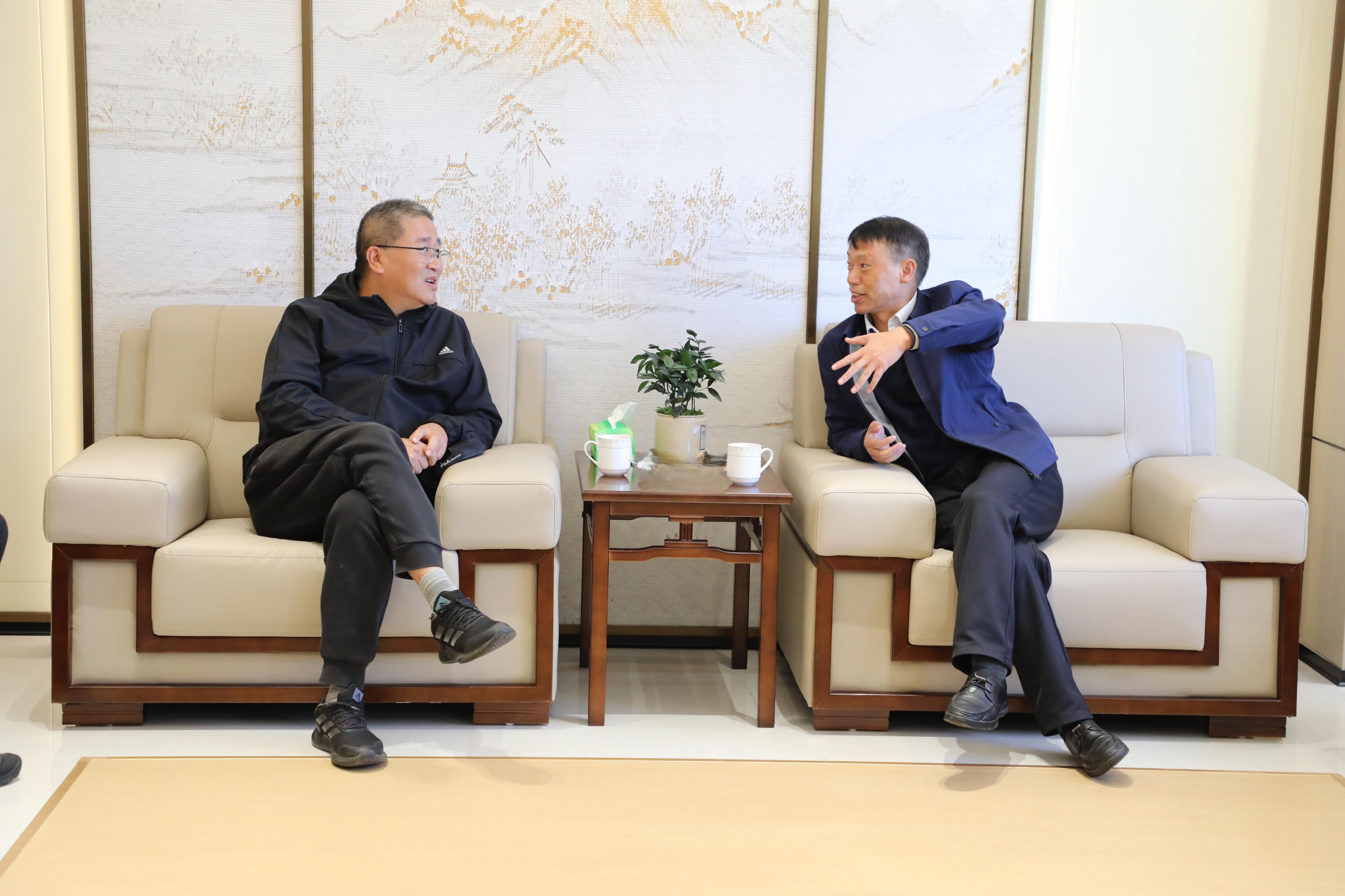 【公司要闻】金平县人大常委会党组书记、主任刁继清到公司交流座谈