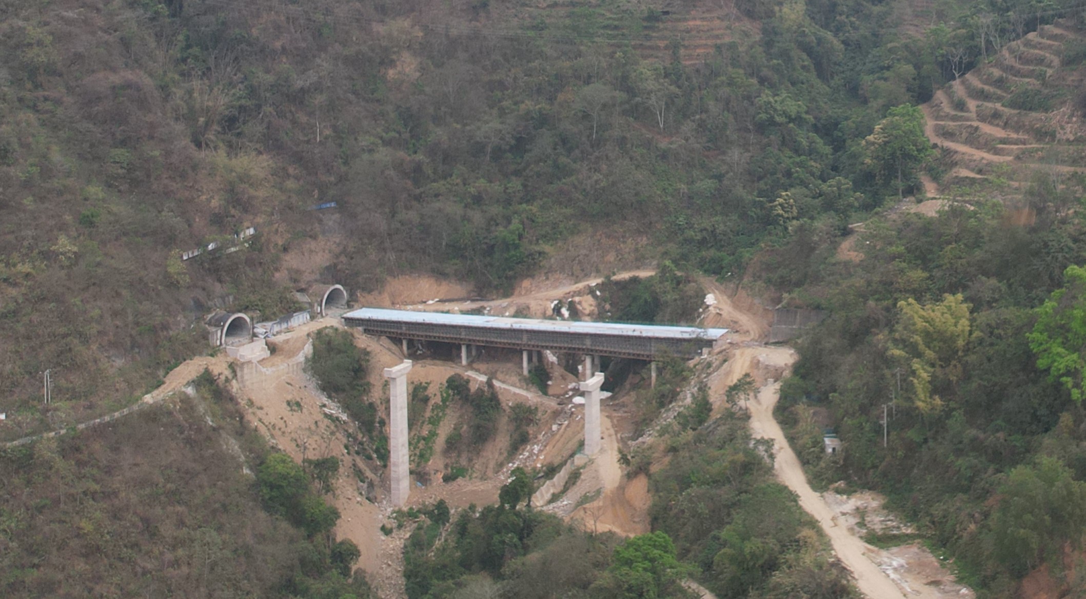 【项目动态】元绿高速土建五分部红莫3号大桥左幅现浇箱梁顺利浇筑